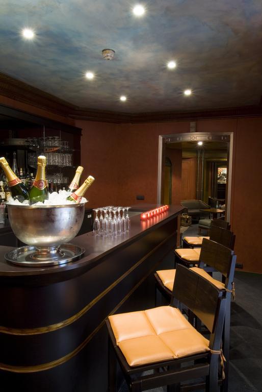 Hotel Restaurant Napoleon Фонтенбло Ресторан фото